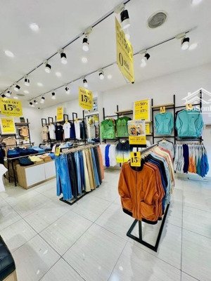 bán căn nguyễn văn đậu đường 14m hd 5 năm thuê shop quần áo mỗi năm tăng 5% 15 triệu / tháng 9 ty5