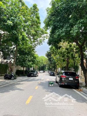 gia đình cần bán pl bộ gd võ chí công, ngõ ô tô tránh kinh doanh, dt 110m2, mt 9m