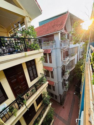 bán nhà phân lô hoàng hoa thám ba đình hà nội diện tích: 50m 5 tầng mặt tiền 4.6m giá: 15.8 t