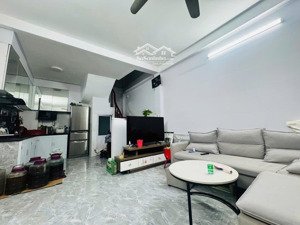 nhà dân xây chắc chắn -4tầng -3ngủ - ngõ rộng