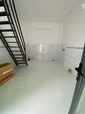 hàng hiếm tại đường phạm hùng, 6 tỷ, 34m2,chia thành 2 căn riêng 5pn, 2wc, quận 8, hcm