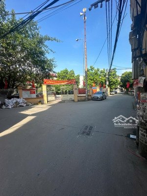 cần bán nhà dân xây chắc chắn gần bãi đỗ oto tại chiến thắng - la khê giá rẻ