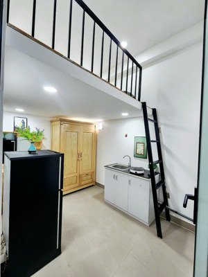 duplex full nội thất, toà nhà thang máy, hầm xe. ngay ngã tư hàng xanh. thuận tiện đi học, đi làm.