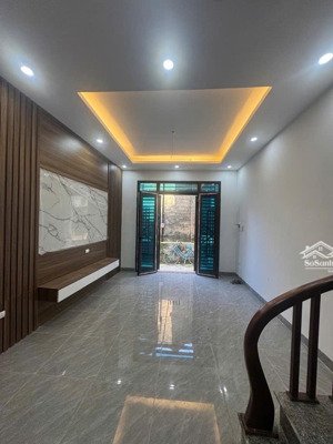 nhà đẹp đủ nội thất mới hiện đại đại áng thanh trì dt 35m2 5 tầng mt 4m chào 4,2 tỷ