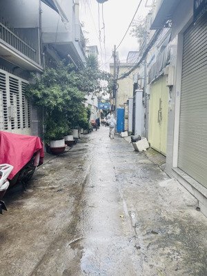 quận 10 - 2 lầu nở hậu 2 pn 2wc 28m kề hẻm xe hơi cực thơm - 4.6t