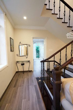 mặt phố tây hồ mt 8m lô góc 3 mặt thoáng 180 tỷ không lỗi phong thủy