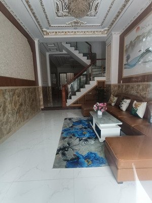 nhà 3 tầng, mặt tiền đường vừa ở vừa kinh doanh, sổ hồng riêng, 4,5m x 17m, phường thạnh xuân, q12.