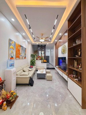 bán nhà hồ tùng mậu 45m2 x 4 tầng, dân xây, ô tô đỗ sát cửa, chỉ 7 tỷ 88