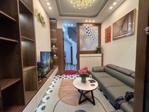 cần bán nhà ngõ 198 xã đàn lô góc, 6 tầng, ô tô vào nhà