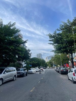 bán 200m2 (10x20) đường 7,5m hòa cường bắc tặng căn nhà 2 tầng giá rẻ