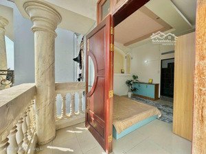 1 phòng ngủ ban công lớn thông thoáng nội thất cơ bản như hình gần iuh và vlu