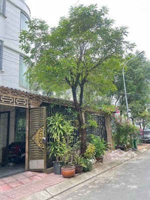 biệt thự 4 tầng,hẻm 8m đường lê đức thọ phường 15, q gò vấp , dt 135m2 (14x16) 15,5tỷ.