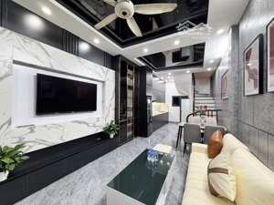 hiếm quá!!! chỉ nhỉnh 8 tỷ có nhà ô tô đỗ cứa phố định công-30m2, 4 tầng-tặng nội thất tiền tỷ.