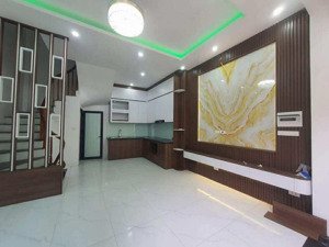 trần khát chân, nhà 35m 5 tầng mới tinh, gần phố, cách 15m ra ô tô, nhỉnh 7 tỷ