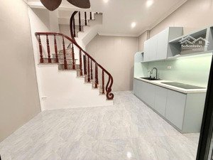 nhỏ xinh ấm cúng 5 tầng, 3 ngủ, mặt tiền 4m, đông thiên sổ đỏ chung 3.25 tỷ