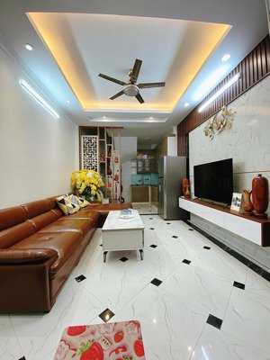 bán gấp 64 đông thiên - vĩnh hưng. 31m. 5 tầng. mt 3,5m. giá 6,25 tỷ. có bớt. nhà đẹp. như hình.