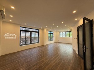 bán nhà lạc long quân, quận cầu giấy, dt 90m2(95m2), 4 tầng, mặt tiền 9m, đường 10m. giá 35 tỷ