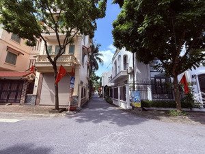 phân khúc 6 tỷ cực hiếm . gần trục chính kinh doanh ô tô đỗ ngày đêm- thông số đẹp phường việthưng