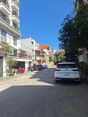 bán nhà dân xây độc lập tuyến 2 văn cao , hải phòng. diện tích : bìa 72m² + 10 m² lưu không.