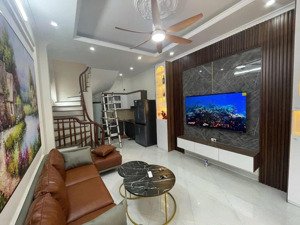 bán nhà trương định, 32m2 , full 5 tầng, 7,8 tỷ, mới koong. vị trí đẹp, ngõ rộng thông thoáng.