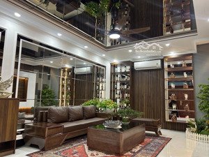 nhà đẹp như biệt thự phố kim mã, 42m2, mt 4.2m. ô tô đỗ cổng, thang máy, gần mặt phố. sổ đẹp