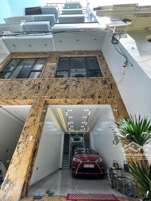 12,7 tỷ - nhà gia thuỵ, nguyễn văn cừ - 6 tầng thang máy - ô tô vào nhà