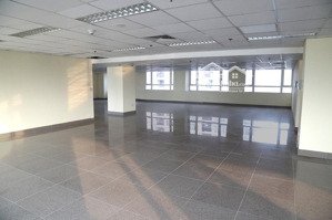 bán nhà phố lạc long quân,tây hồ,hà nội,dt 90m2 x 4 tầng,mt 9m2,ngõ 2 oto,kd tốt,giá 35 tỷ