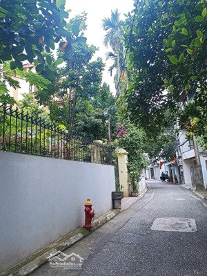 bán nhà láng hạ ngõ nông rộng - 2 thoáng - trước nhà 3m - 20m ra ô tô tránh - nhà chắc chắn sổ đẹp