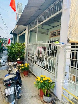chủ ngộp gởi bán nhà cấp 4 đã hoàn công p.tân vạn hẻm 244, 5,3x13=70m2 sổ riêng, thổ cư 100%,hẻm 3m