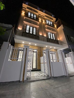 siêu phẩm phương lưu có sân cổng riêng