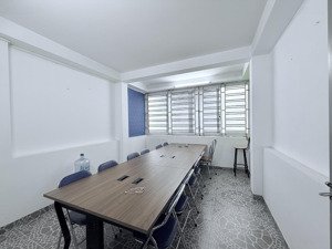 cho thuê nhà trần quốc hoàn, 40m2, 5 tầng, mt 5m, 22tr