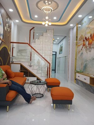 nhà mặt tiền - 3 tầng - 6pn - giáp q11 - gần chợ bà hom - dt: 80m2 - 7 tỷ hơn