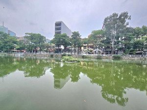 wieu hồ - phân lô - ô tô tránh - ô chờ thang máy - gần phố - kinh doanh đỉnh - trung tâm cầu giấy