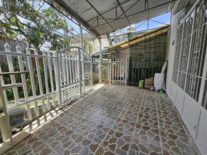 bán nhà vi bằng 1 tỷ 900. 70 m2 mới sơn sửa. hẻm xe máy. uyên 