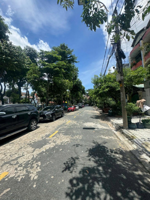 cần bán nhà 80m2. 1 trệt 2 lầu tại linh chiểu, thủ đức, trước nhà có công viên siêu xịn