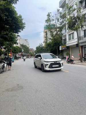 bán nhà mặt phố tổng cục 5 tân triều phân lô ô tô tránh, vỉa hè. gara ôtô. vẻ hè chạy dài kinh doan