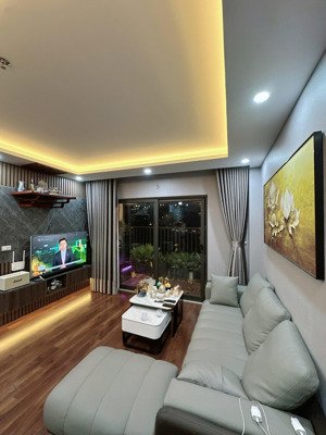 chính gửi bán căn 2 phòng ngủ, 2 vệ sinh, 2 ban công. nhà ở full đồ, có sổ