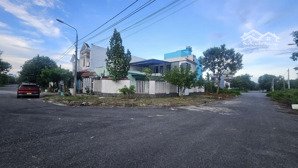 bán nhà góc hai mặt tiền đường 17,5m cách đại học fpt 100m giá sốc 10,5 tỷ, diện tích khủng 281,3m2