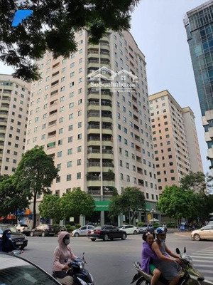 bán căn góc tầng 2 tòa 17t6 hoàng đạo thúy 151m2, 3pn, 2wc 2 mặt thoáng giá chỉ 69 triệu/m2