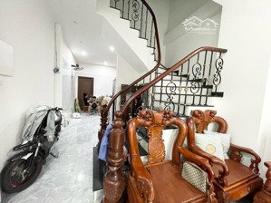 bán nhà 7 tầng thang máy phân lô nghĩa tân dt 70m2 mặt tiền 4,5m giá 31,5 tỷ