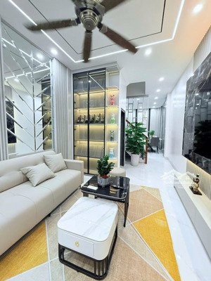 cực hiếm nhà 4 tầng dt rộng trung tâm hai bà trưng gần đại học bách khoa, phố hồng mai, bạch mai