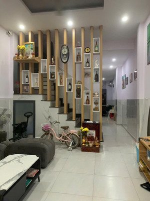 nhà 3 tầng, 4 pn, hẻm xe hơi ngay ngã 3 lã xuân oai - lò lu