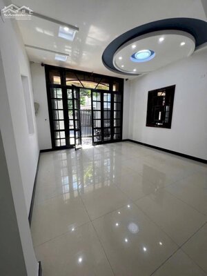 Cho thuê nhà mặt tiền đường Đỗ Thúc Tịnh, Khuê Trung, Cẩm Lệ, Đà Nẵng. Diện tích 100m2. Giá 18 triệu/tháng