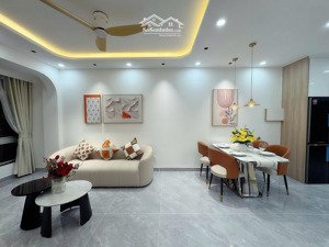 cần bán căn hộ sky garden - sẵn hợp đồng thuê giá cao, dài hạn. nhà mới 100%. lh: em tâm