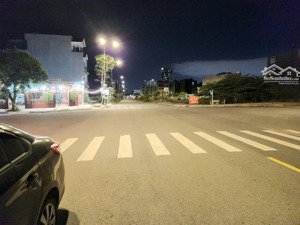 bán nhà mặt tiền - p bình an - tp dĩ an - bình dương. diện tích: 92m2 (5m x 18m).
nhà 1 trệt, 3 lầ