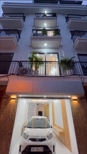 bát khối. 6 tầng. 12 triệu lh zalo) cho thuê nguyên căn, mới, sang sịn