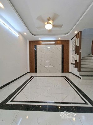 nhà 5 tầng 34m² ngõ cự khối, long biên ô tô đỗ cửa, cho thuê/ở đều lý tưởng