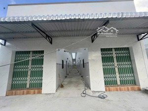 bán dãy trọ 10x34m, có 18 phòng + 2 ki ốt ngay phía sau chợ bình chánh