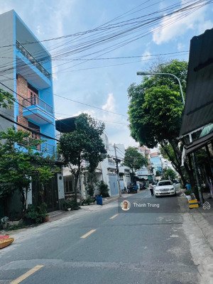 cần bán gấp lô đất mặt tiền kinh doanh đường số 185. 110m2 giá chỉ 9,5 tỷ còn thương lượng