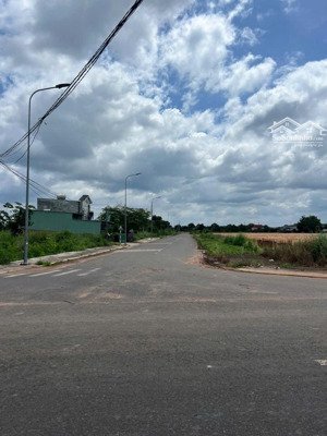 chủ cắt lỗ 2000m2 cách ql 13 100m, mặt tiền đường nhựa 18m